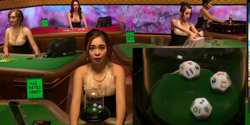 Các hotgirl chia bài thu hút người chơi